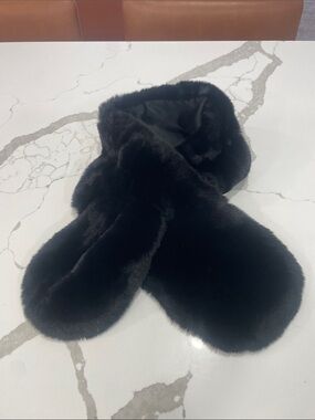 Black Faux Fur Scarf - Women's Cozy Neck Warmer